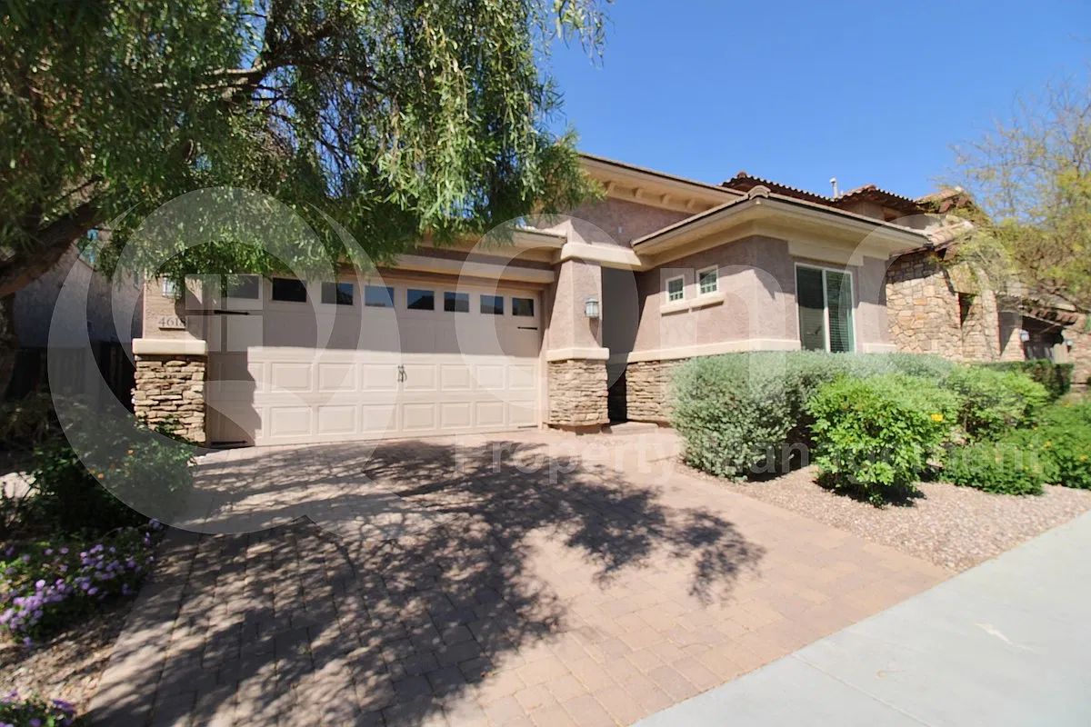 3 bed, 2.0 bath, 1981 sqft, $3,000 — Photo 2
