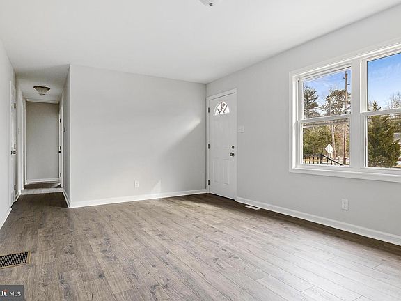 2nd image of 771 W Clayton Ave