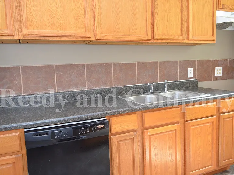 First Month Free; Adorable Duplex In Crosstown Area! — Photo 15