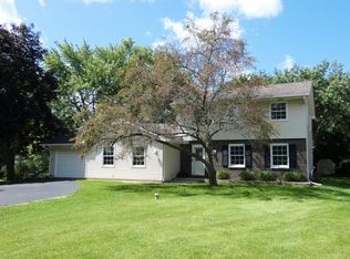 6121 Sands Rd, Crystal Lake, IL 60014