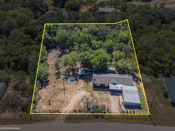 755 County Road 6753, Devine, TX 78016