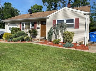 34 Hyde Ave, Iselin, NJ 08830