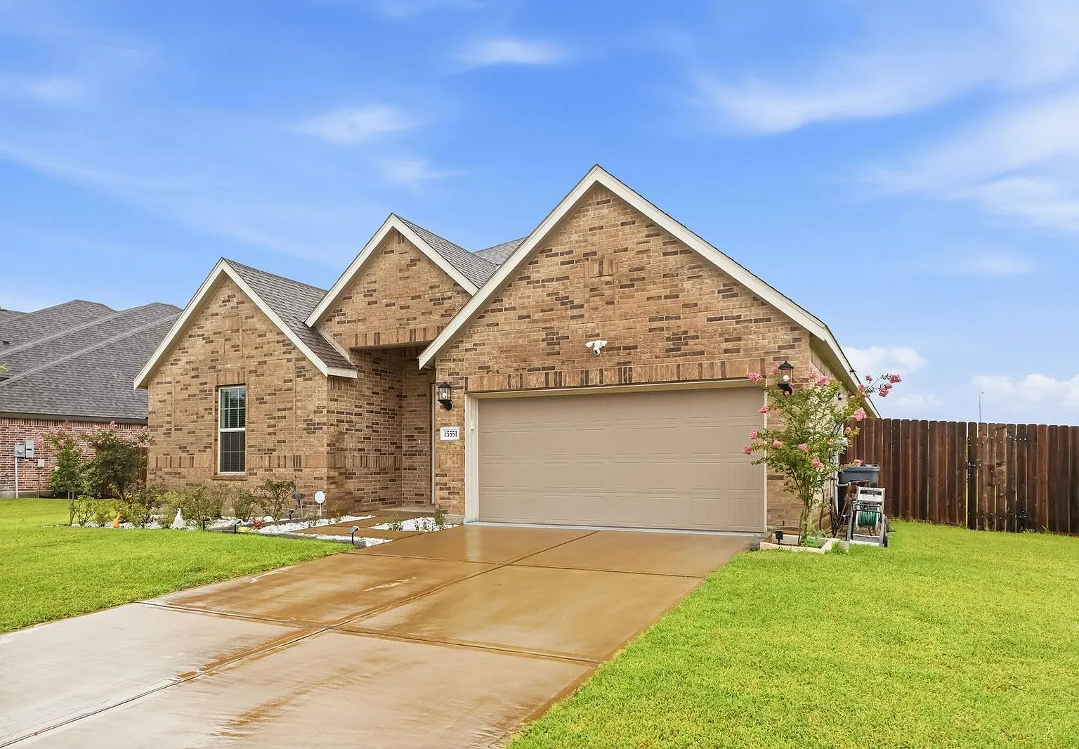 4 bed, 3.0 bath, 2731 sqft, $3,000 — Photo 2