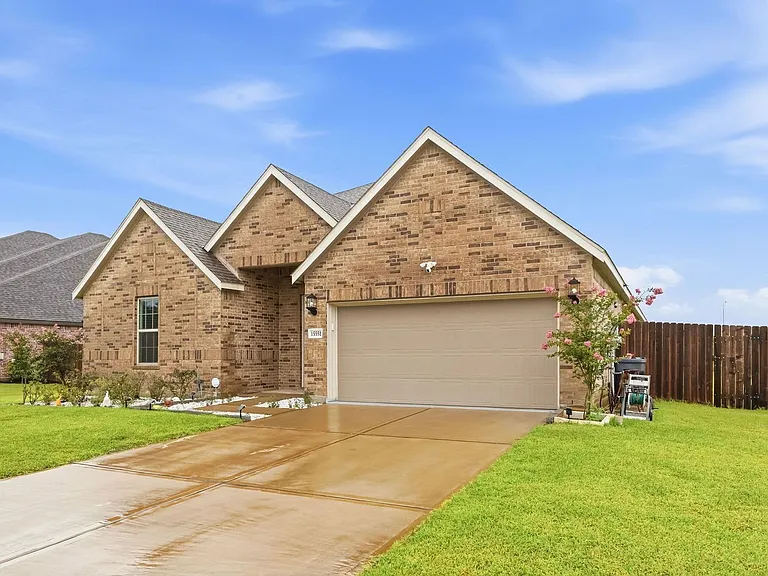 15551 Blue Lake Dr — Photo 2