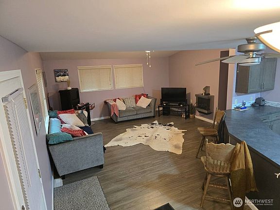 5th image of 360 E Lakeshore Drive E