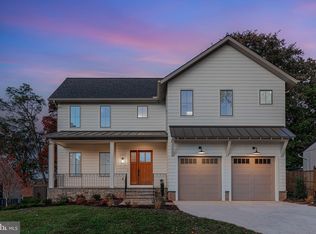 214 Pleasant St SW, Vienna, VA 22180