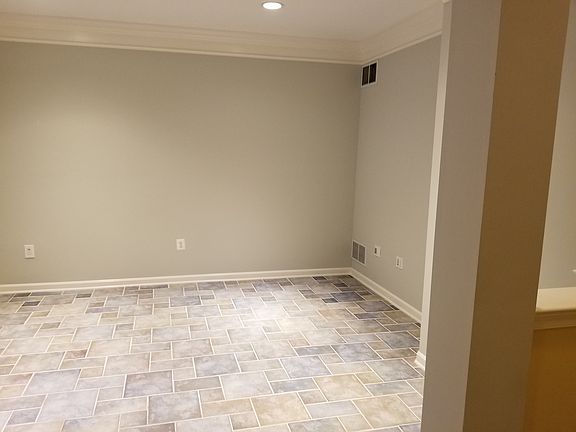 Lower entrance room/storage