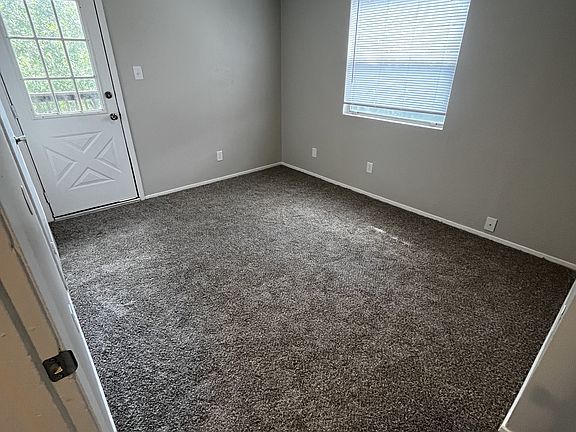 5th image of 821 Bracewood Cir APT D