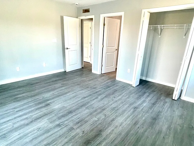 51 Barcelona Dr — Photo 8