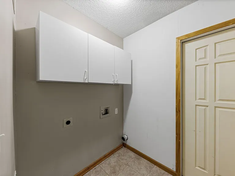 948 N Pine St — Photo 22