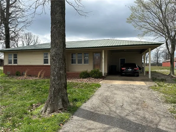 1911 Dowell Rd, Springdale, AR 72762