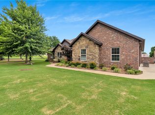 460 Viney Grove Rd, Prairie Grove, AR 72753