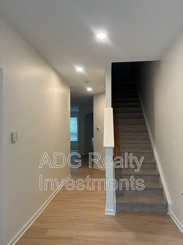 3 bed, 2.5 bath, 1536 sqft, $2,050 — Photo 2