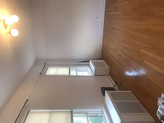 Rented by Zikos Realty Services | media 15