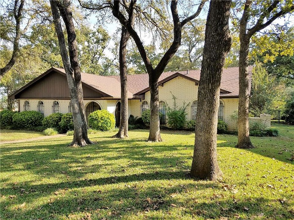 1st image of 2501 Basswood Ct