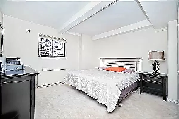150 W 51st St #2117 — Photo 3