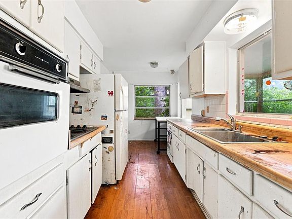 4th image of 2310 INDIGO DRIVE