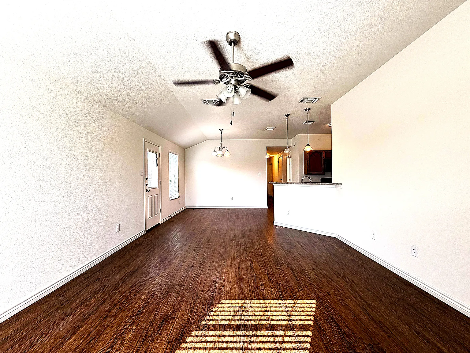 3 bed, 1135 sqft, $1,145 — Photo 2