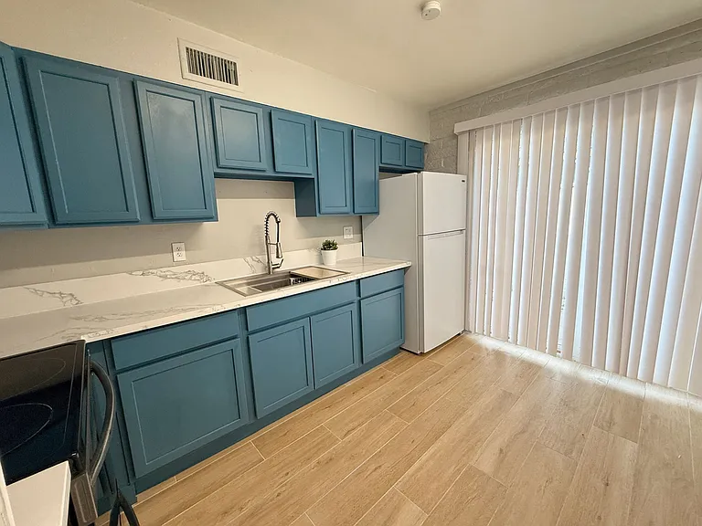 1122 S McClintock Dr #A — Photo 6
