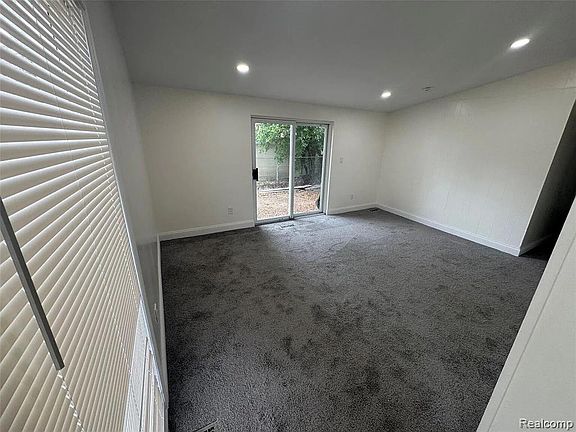 4th image of 29592 Fairfax St
