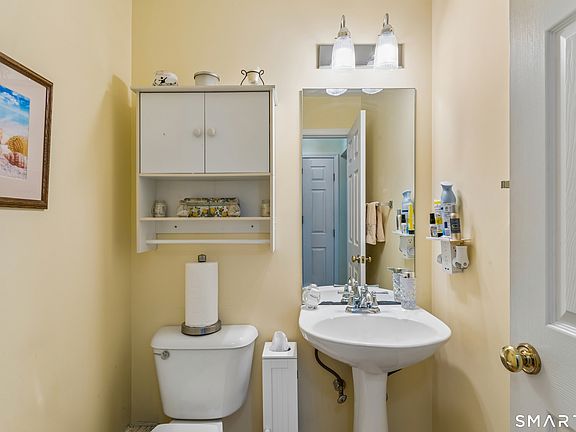 4th image of 5 Pequot Court #5