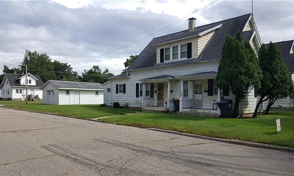 2nd image of 902 College Dr