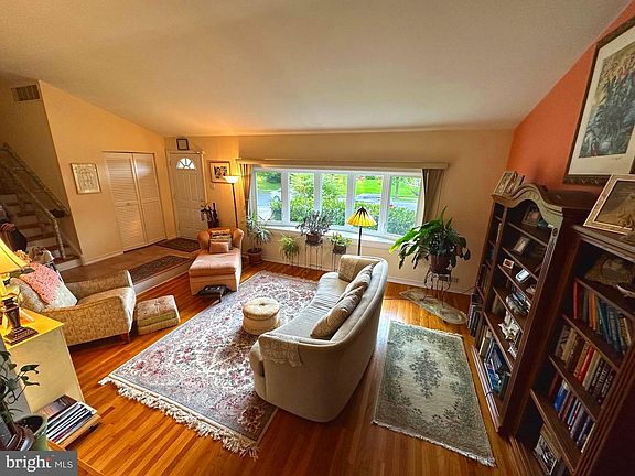 3rd image of 22 Knollwood Dr