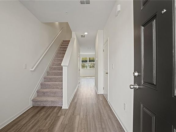 3rd image of 541 Magnolia Cir
