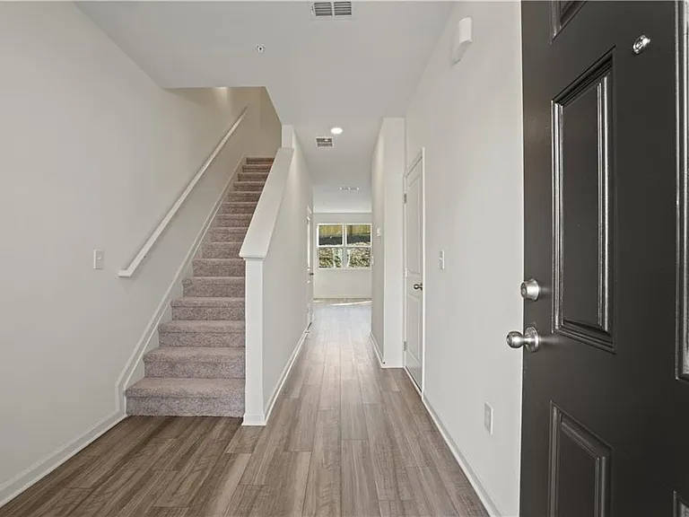 541 Magnolia Cir — Photo 3
