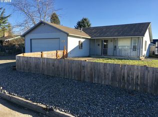 802 E 6th St, Molalla, OR 97038