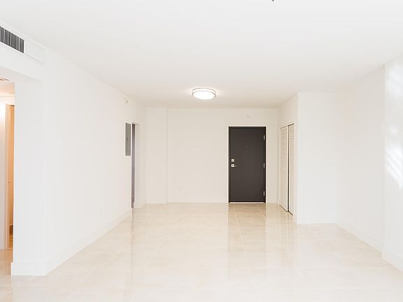 3rd image of 90 Edgewater Dr APT 218