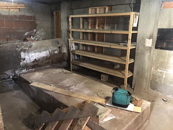 2nd image of 4565 Flad Ave #Basement