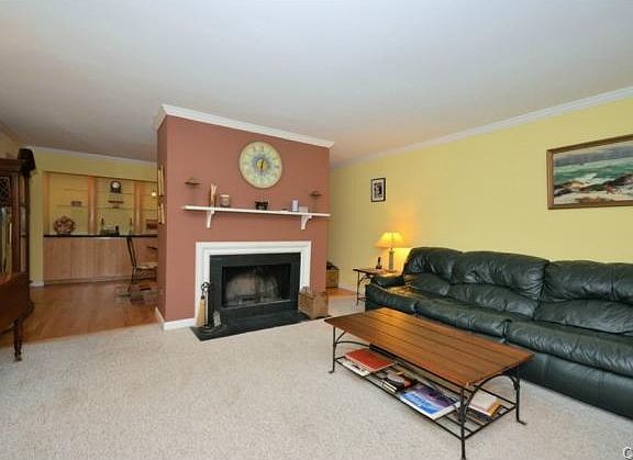 3rd image of 156 Rowayton Woods Dr