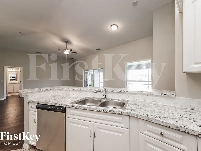 129 Wanatah Ave S — Photo 6