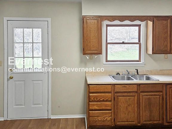2nd image of 193 Glenn St #E