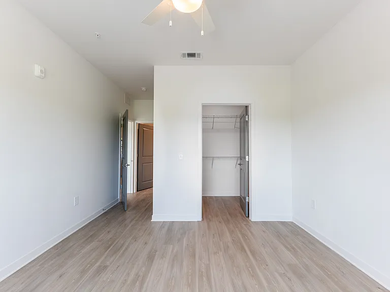 Sunnyside Apartments — Photo 16
