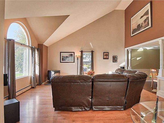 3rd image of 81 Barraud Dr