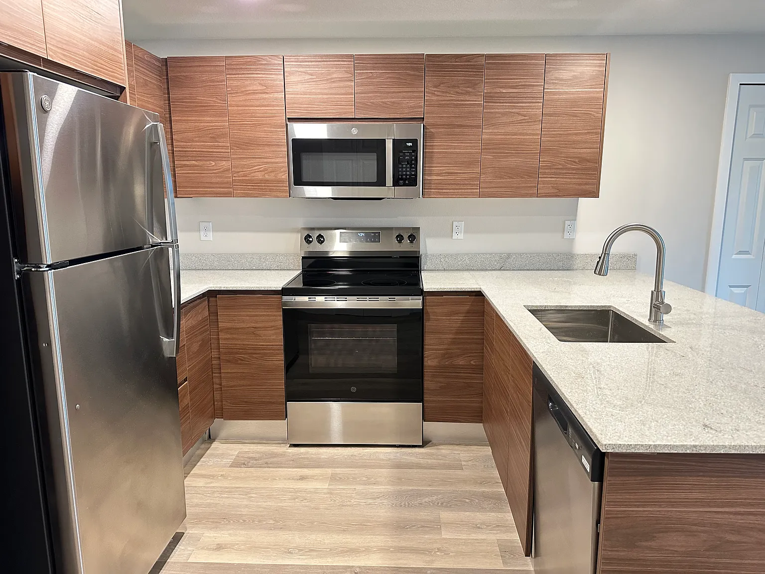 3 bed, 1188 sqft, $1,800 — Photo 2