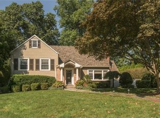 32 Interlaken Dr, Eastchester, NY 10709