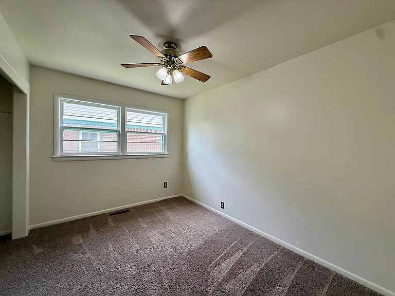 348 S Derby Ave — Photo 10