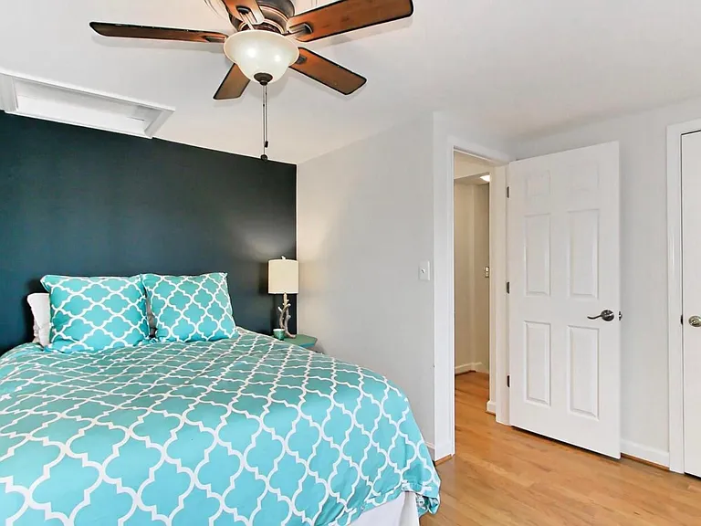 689 W Glebe Rd — Photo 14