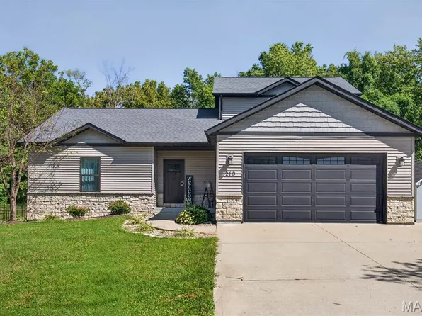 210 Montgomery St, Troy, IL 62294