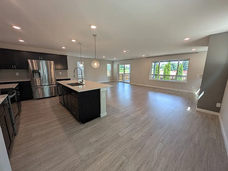 938 Burwood St SE — Photo 4