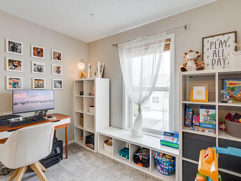 upper floor - 2nd bedroom