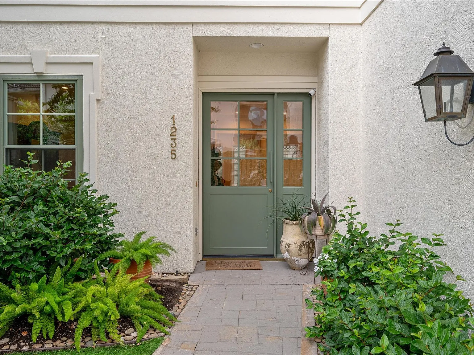 3 bed, 4.5 bath, 4114 sqft, $11,500 — Photo 2