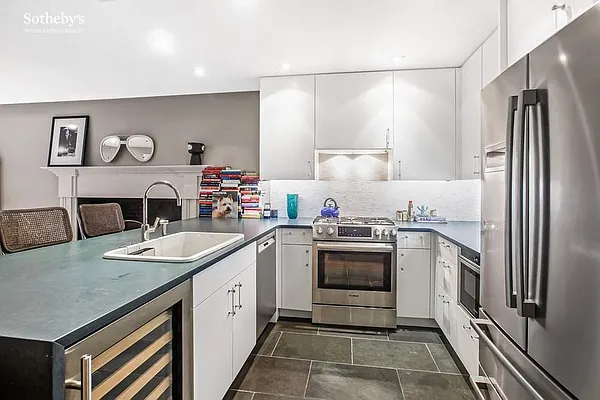 Rented by Sotheby's International Realty | media 12