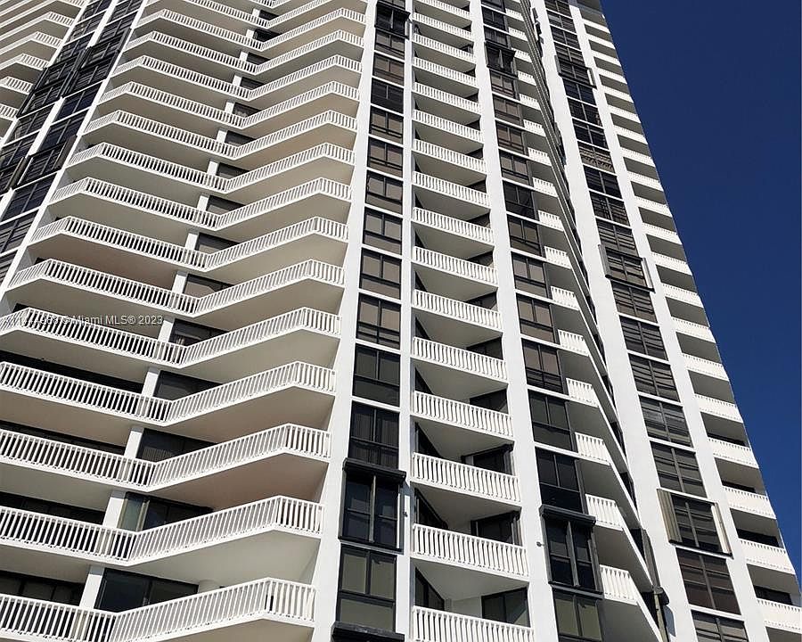 1st image of 1000 Island Blvd #305