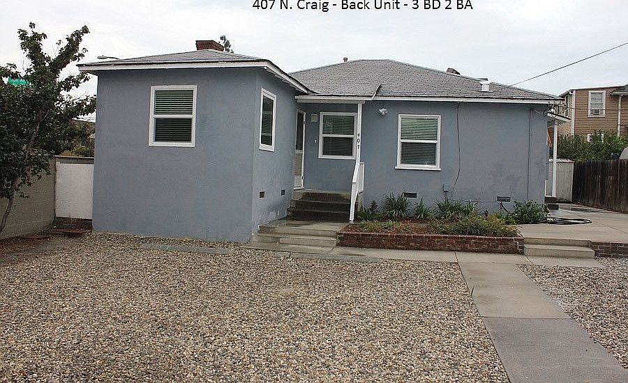 407 (Back Unit) Entrance