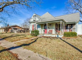 405 Market St E, Honey Grove, TX 75446