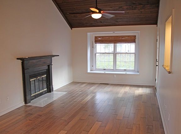 5th image of 250 Friedman Ave